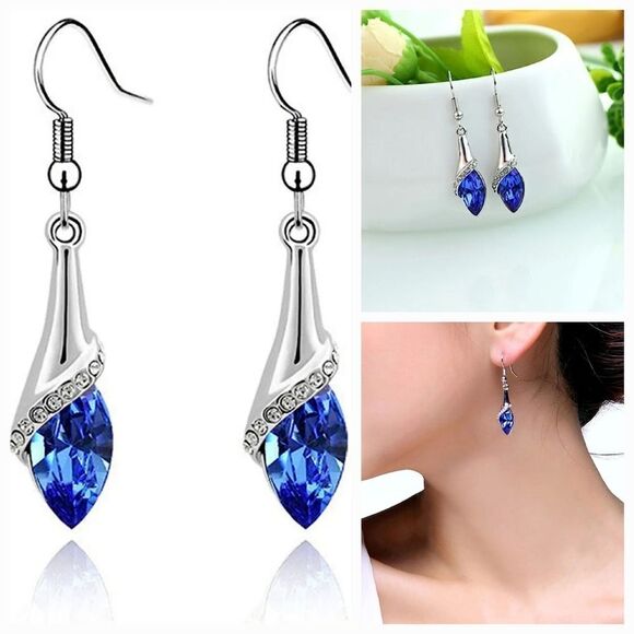 Vintage Jewelry - 🔹️Blue Crystal Dangling Earrings